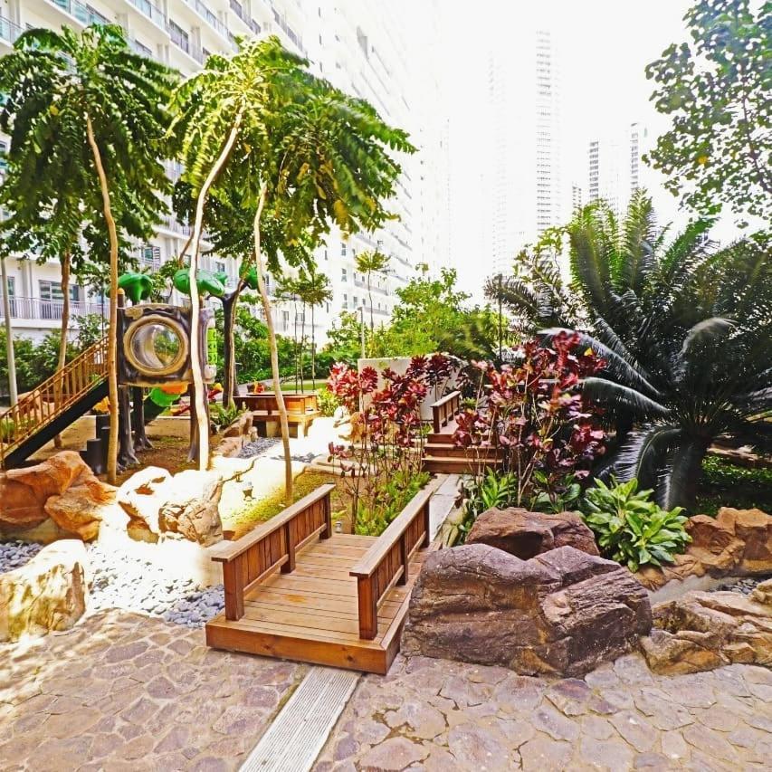 マンダルヨン・シティOasis Regency @ Acqua Livingstone Near Rockwellアパートメント エクステリア 写真
